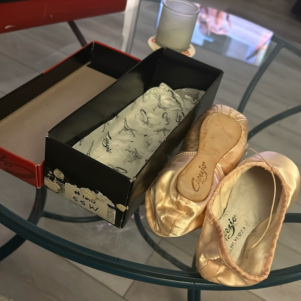 5.5 W Capezio Pointe Shoes